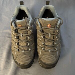 NWOT Merrell women’s hiking sneakers 9 wide